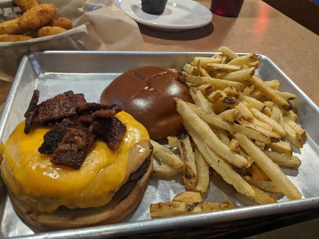 Knubs Pub | restaurant | 5386 Roberts St, Shawnee, KS 66226, USA | 9134415682 OR +1 913-441-5682