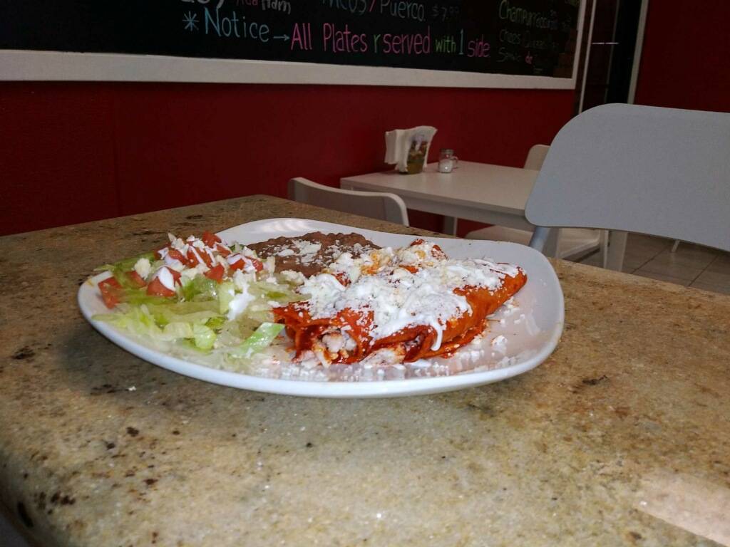 Alebrijes Cafe | restaurant | 1323 W Clarendon Dr, Dallas, TX 75208, USA | 2142902888 OR +1 214-290-2888