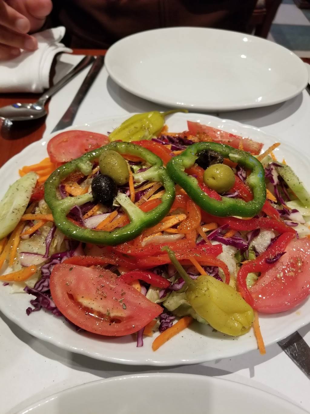 Avellinos | restaurant | 9703 64th Ave, Rego Park, NY 11374, USA | 7184590632 OR +1 718-459-0632