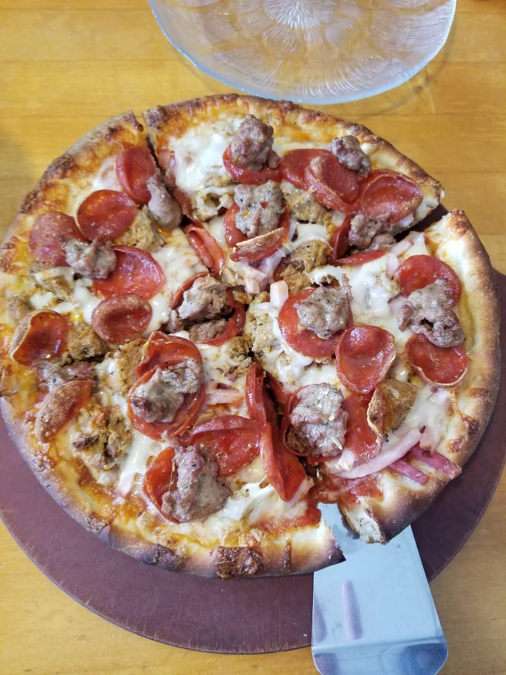 Pizzazz on the Circle | restaurant | 20680 John Carroll Blvd, Cleveland, OH 44118, USA | 2163217272 OR +1 216-321-7272