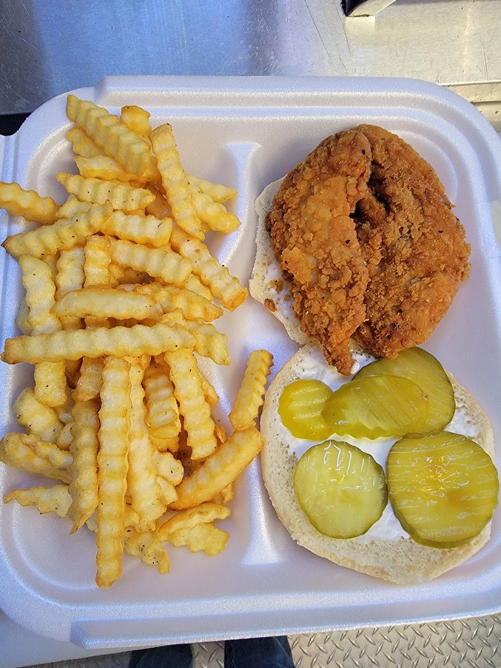 Ducky’s Dockside Bar & Grill | restaurant | 1090 Shady Cove Rd E, Haines City, FL 33844, USA | 8633535295 OR +1 863-353-5295