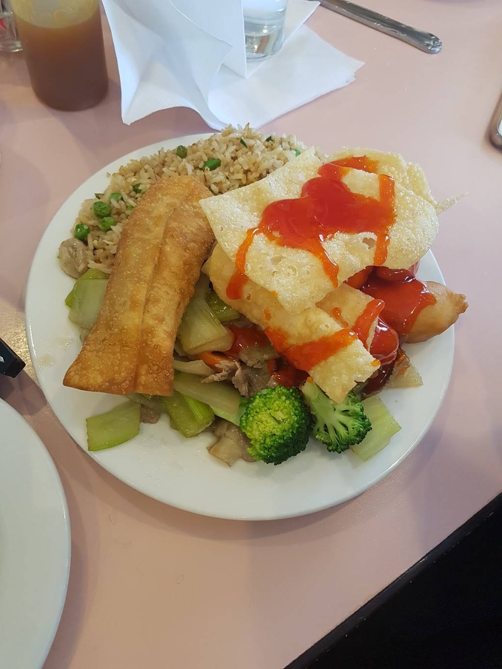 Golden Palace Restaurant | restaurant | 380 Lyndoch St, Corunna, ON N0N 1G0, Canada | 5198625111 OR +1 519-862-5111