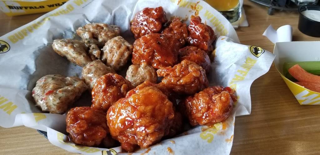 Buffalo Wild Wings | restaurant | 2650 N Narragansett Ave, Chicago, IL 60639, USA | 7736224392 OR +1 773-622-4392