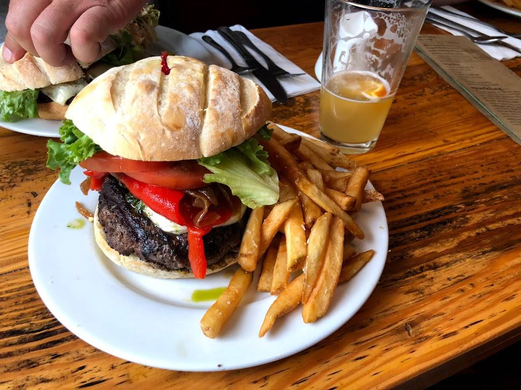 Kristas | restaurant | 2 Main St, Cornish, ME 04020, USA | 2076253600 OR +1 207-625-3600