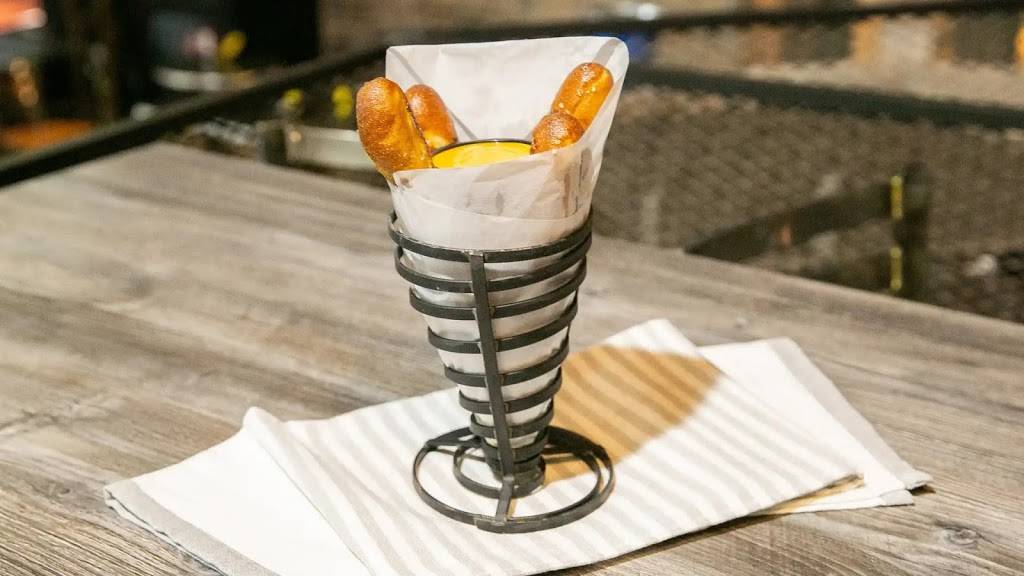 Salernos Express - Aurora | restaurant | Located Inside The Piazza 85, Executive Dr, Aurora, IL 60504, USA | 6309782088 OR +1 630-978-2088