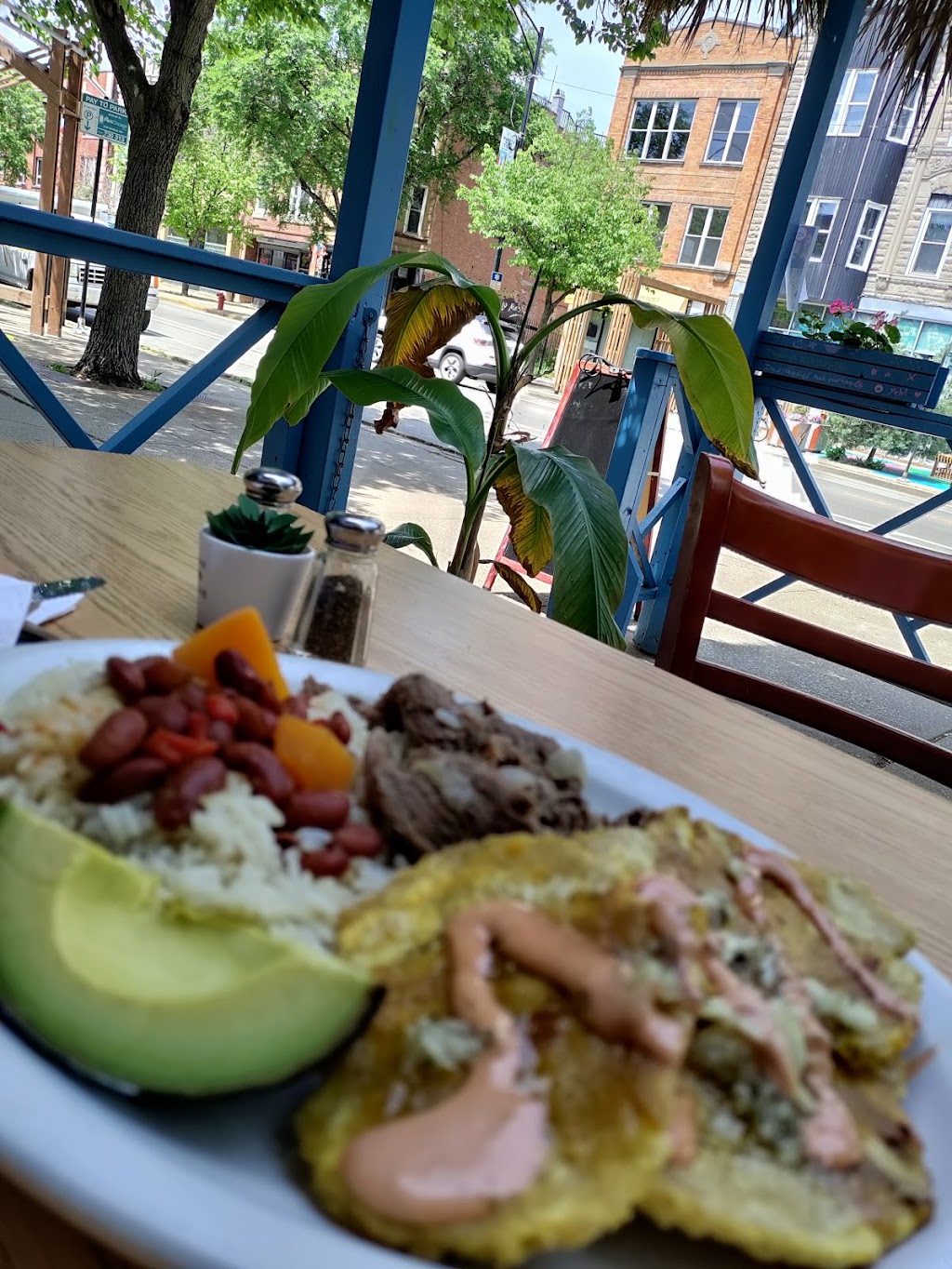 Janellies Kitchen | restaurant | 2617 W Division St, Chicago, IL 60622, USA | 8722108042 OR +1 872-210-8042