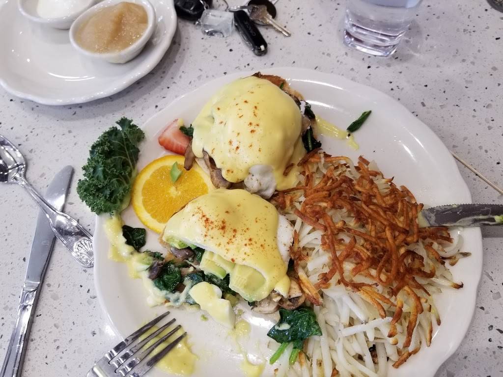 Richard Walkers Pancake House | restaurant | 2656 Gateway Rd, Carlsbad, CA 92009, USA | 7608938400 OR +1 760-893-8400