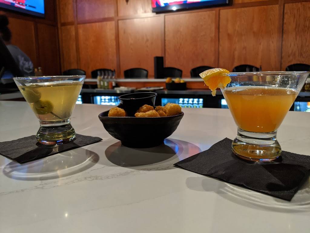 Krave Craft Kitchen + Cocktails | restaurant | 1920 Leesburg Grove City Rd, Mercer, PA 16137, USA | 7247486161 OR +1 724-748-6161