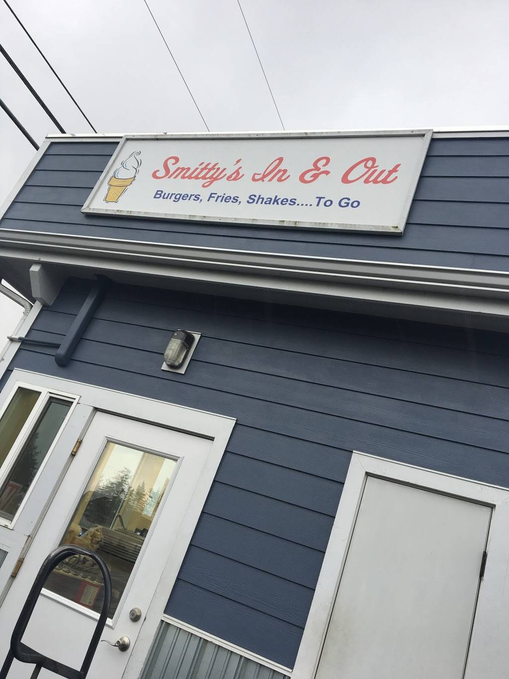 Smittys In & Out | restaurant | 1424 W Main St, Elma, WA 98541, USA | 3604822912 OR +1 360-482-2912