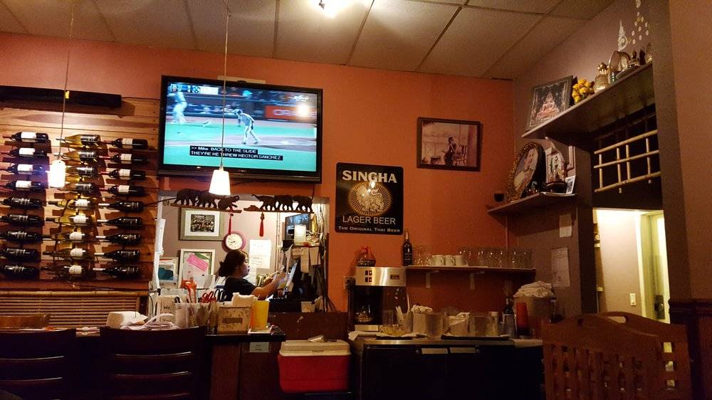 Sriracha Thai Cuisine | restaurant | 2308, 1319 9th Ave, San Francisco, CA 94122, USA | 4155647722 OR +1 415-564-7722