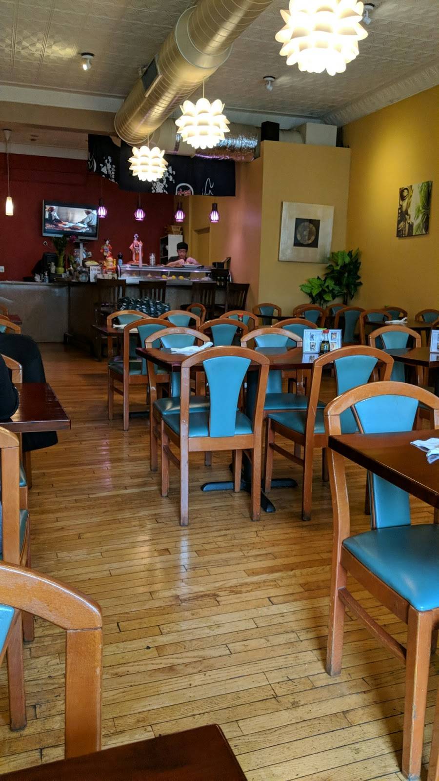 Tsunami | restaurant | 10 Market St, West Chester, PA 19382, USA | 6104303300 OR +1 610-430-3300