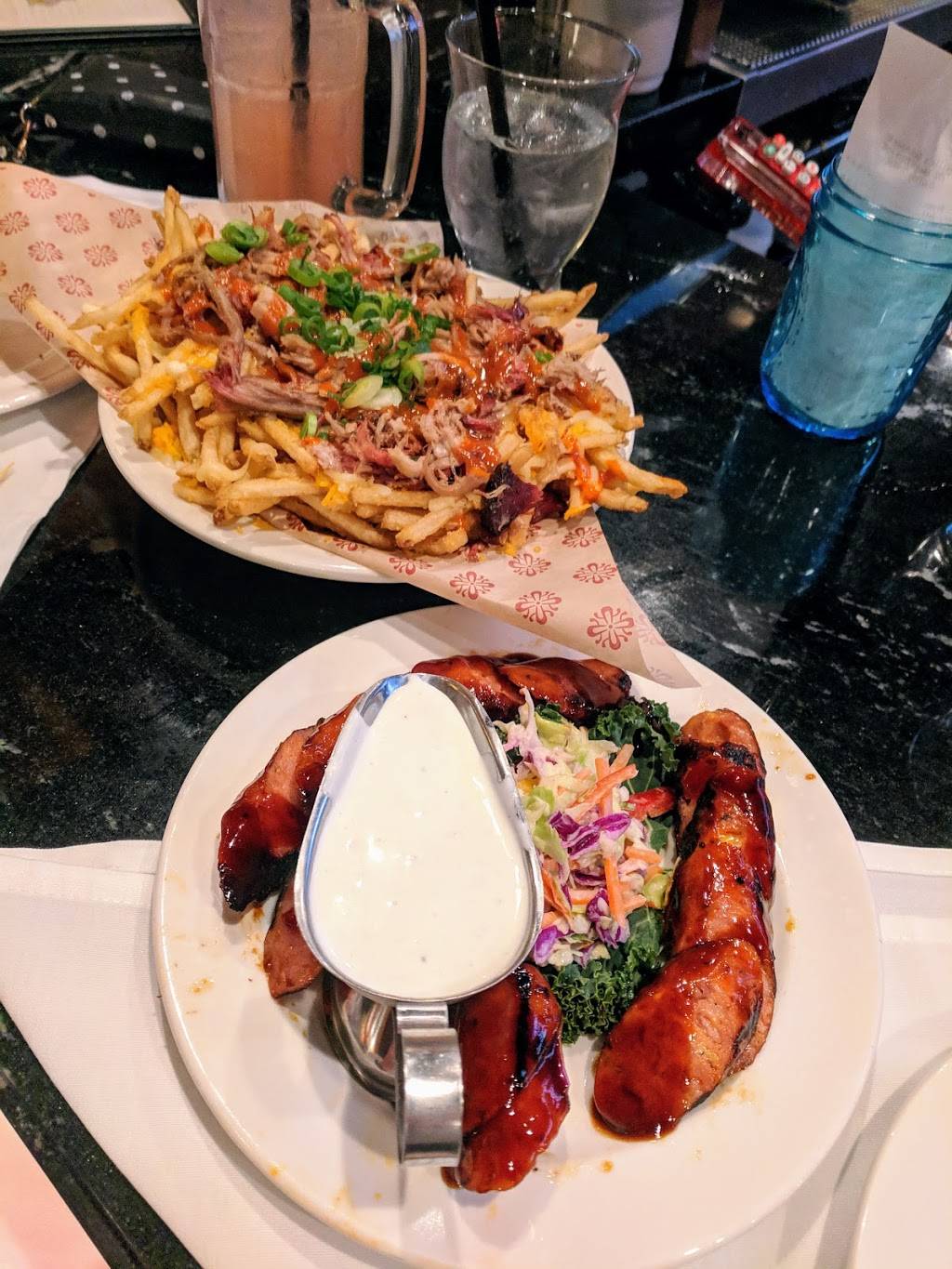 Lucilles Smokehouse Bar-B-Que | restaurant | 7202 Amador Plaza Rd, Dublin, CA 94568, USA | 9258287427 OR +1 925-828-7427