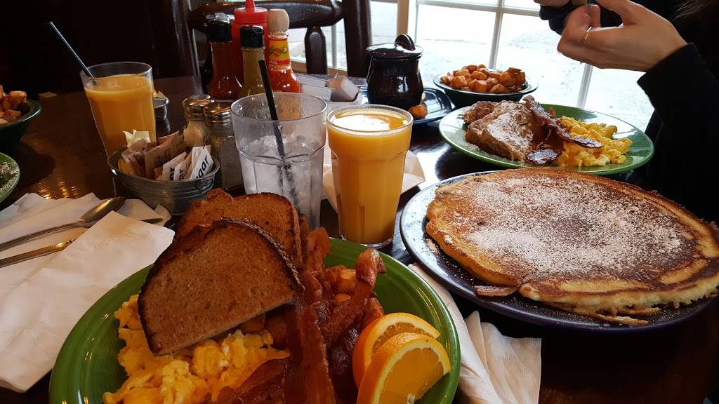 Country Road Cafe | restaurant | 26490 CO-74, Evergreen, CO 80439, USA | 3036741178 OR +1 303-674-1178