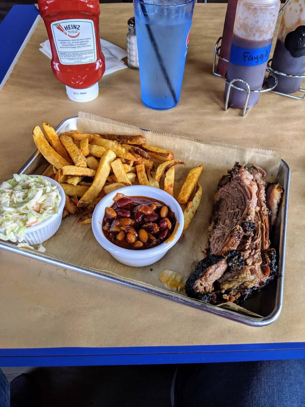 Miles on the Water | restaurant | 240 N River Rd, Mt Clemens, MI 48043, USA | 5862310134 OR +1 586-231-0134