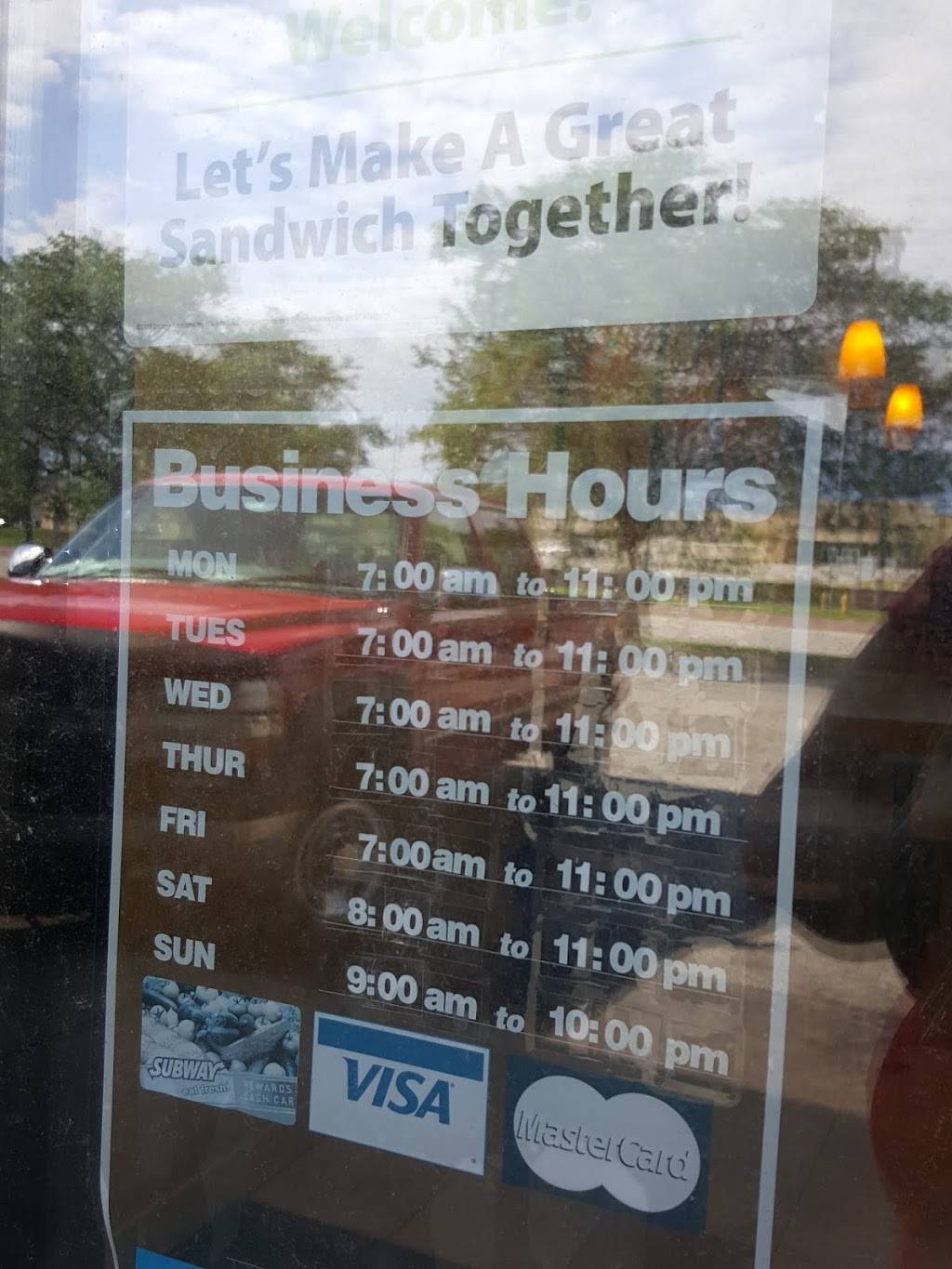 Subway | restaurant | 131 E Sunset Dr, Waukesha, WI 53189, USA | 2625219002 OR +1 262-521-9002