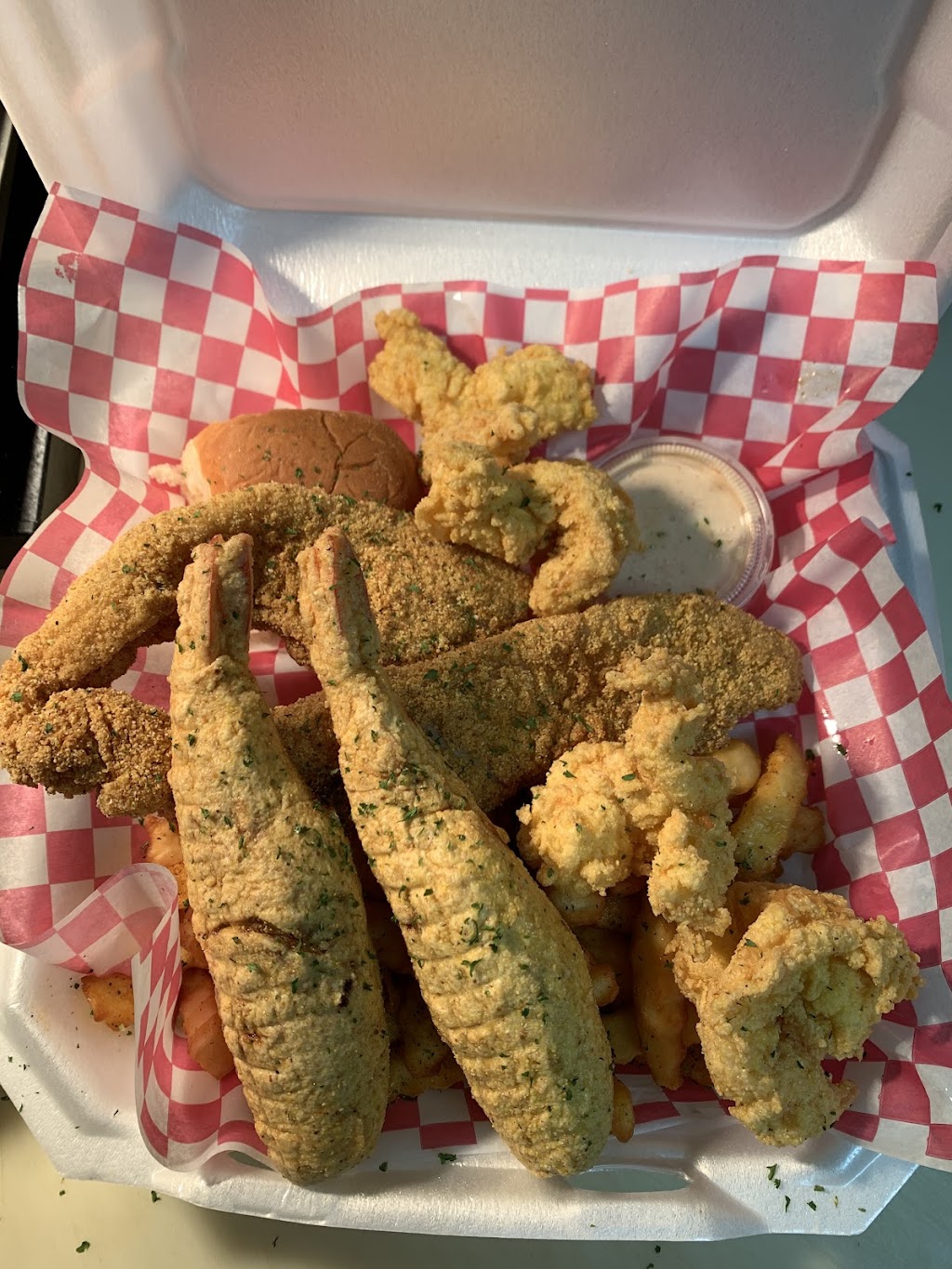 Old Fashion Seafood Basket & More | restaurant | 4805 Spring Ave, Dallas, TX 75210, USA | 4698720016 OR +1 469-872-0016