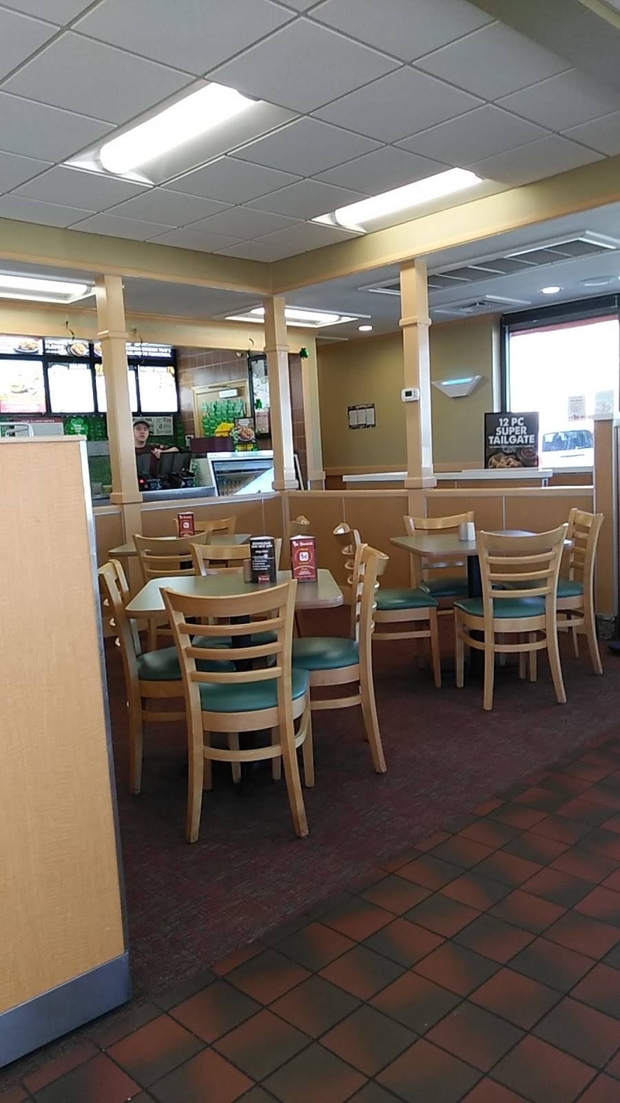 Bojangles Famous Chicken n Biscuits | restaurant | 4701 Hixson Pike, Hixson, TN 37343, USA | 4238777718 OR +1 423-877-7718