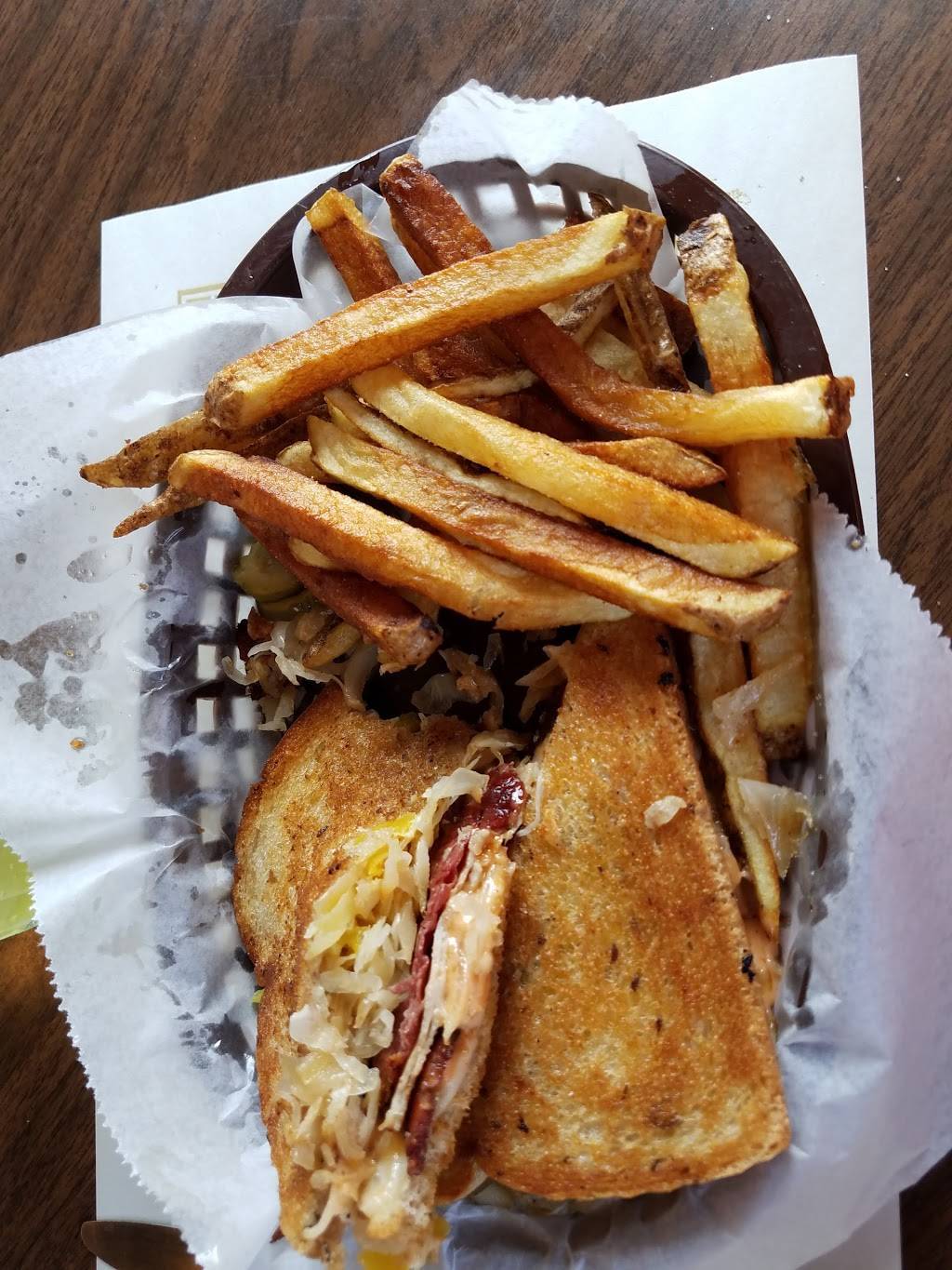 Sisters Century House Restaurant | restaurant | 123 Canal St S, Canal Fulton, OH 44614, United States | 3308549914 OR +1 330-854-9914