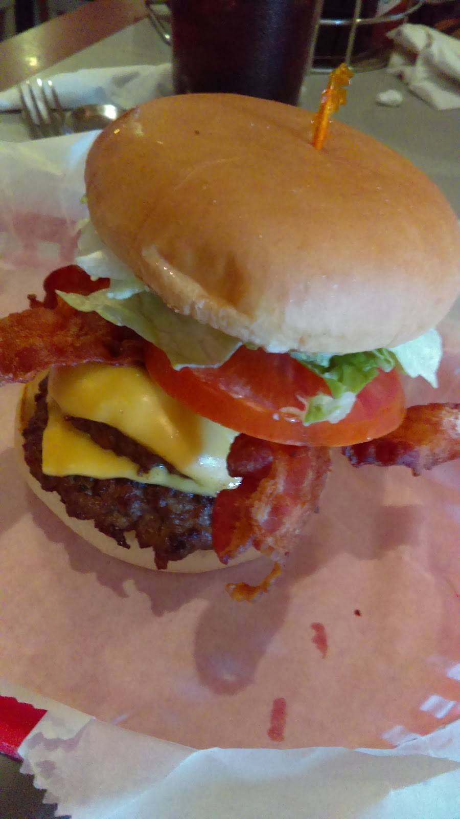 Zekes Place | restaurant | 7700 W Old Shakopee Rd # 115, Bloomington, MN 55438, USA | 9528295629 OR +1 952-829-5629