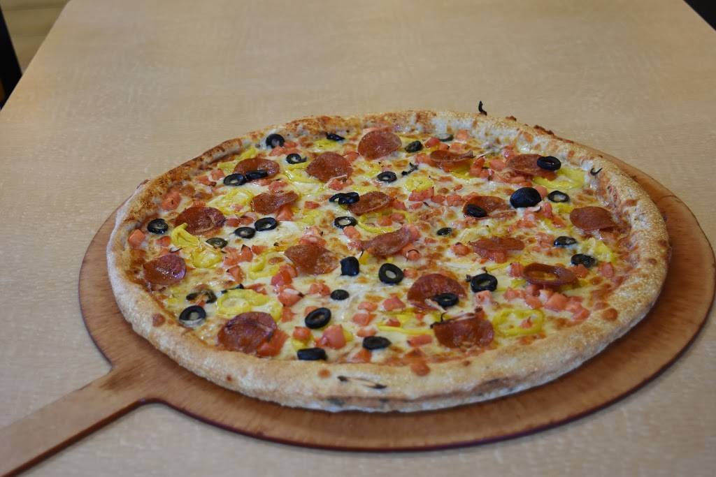 Giovannis Roast Beef & Pizzeria | restaurant | 14 Broad St, Nashua, NH 03064, USA | 6038741379 OR +1 603-874-1379