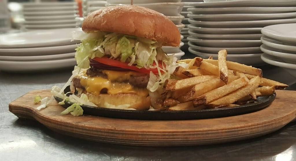 Pepperoncinis Pub | restaurant | 105 Seminary Avenue, Oakdale, PA 15071, USA | 7246938605 OR +1 724-693-8605