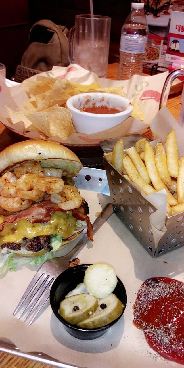 Chilis Grill & Bar | meal takeaway | 1105 W Valley Pkwy, Escondido, CA 92025, USA | 7607375101 OR +1 760-737-5101