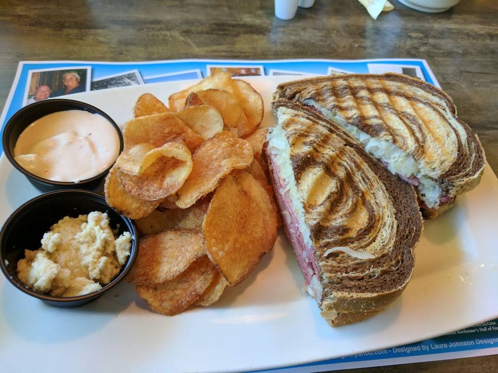 Schloegels Bay View Restaurant | restaurant | 2720 10th St, Menominee, MI 49858, USA | 9068637888 OR +1 906-863-7888