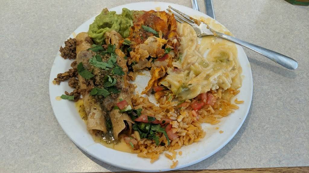 The Paredes Family Restaurant | restaurant | 2023, 304 W Broad St, Mineola, TX 75773, USA | 9035692424 OR +1 903-569-2424