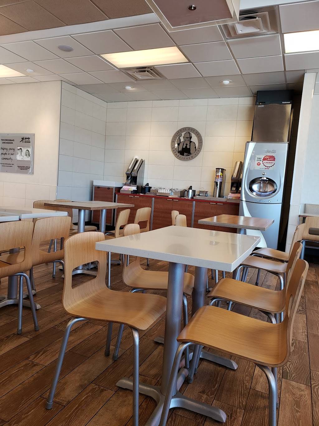 Wendys | restaurant | 515 Alfred St, Biddeford, ME 04005, USA | 2072833426 OR +1 207-283-3426