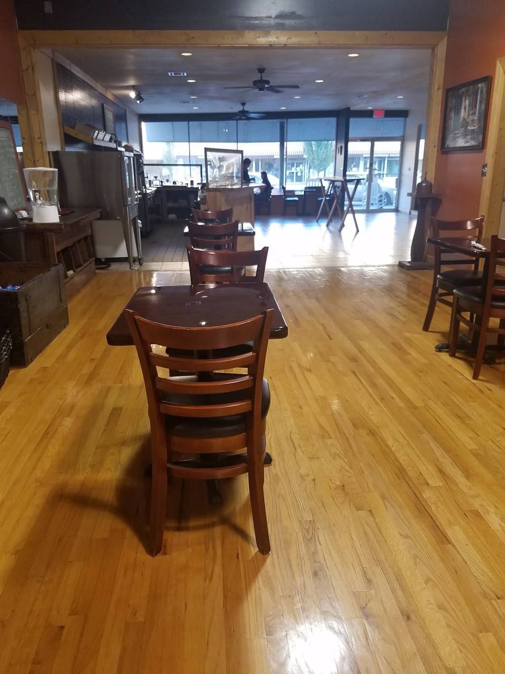 Chefs Table | restaurant | 815 Main St, Winfield, KS 67156, USA | 2134004559 OR +1 213-400-4559