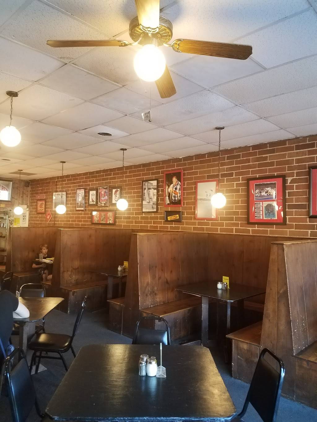 Mama Sids Pizza | restaurant | 2240 Barnett Shoals Rd, Athens, GA 30605, USA | 7065496100 OR +1 706-549-6100