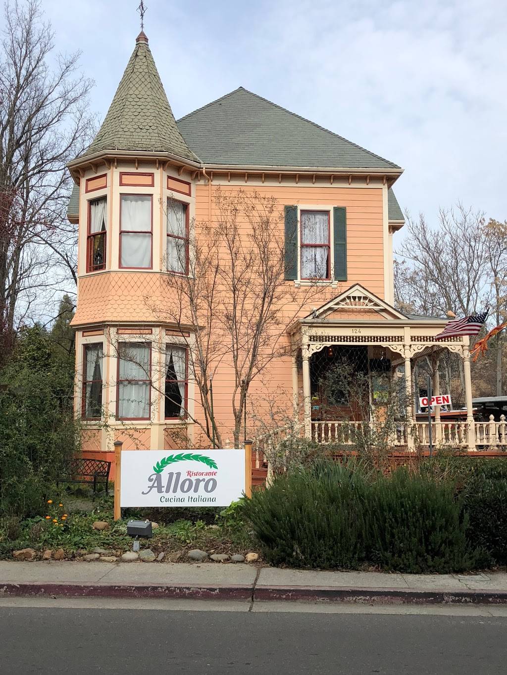 Alloro Cucina Italiana | restaurant | 124 Bank St, Grass Valley, CA 95945, USA | 5302733555 OR +1 530-273-3555