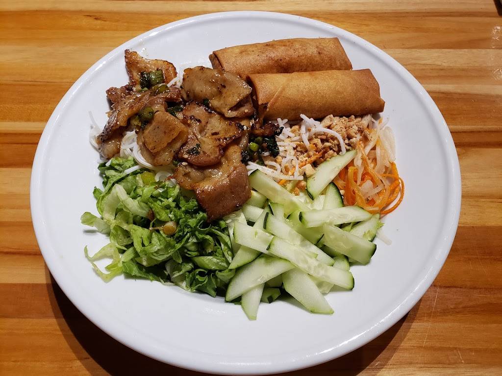 Pho & Sushi Bistro | restaurant | 1315 Ridgeway Rd Suite 104, Memphis, TN 38119, USA | 9017469537 OR +1 901-746-9537