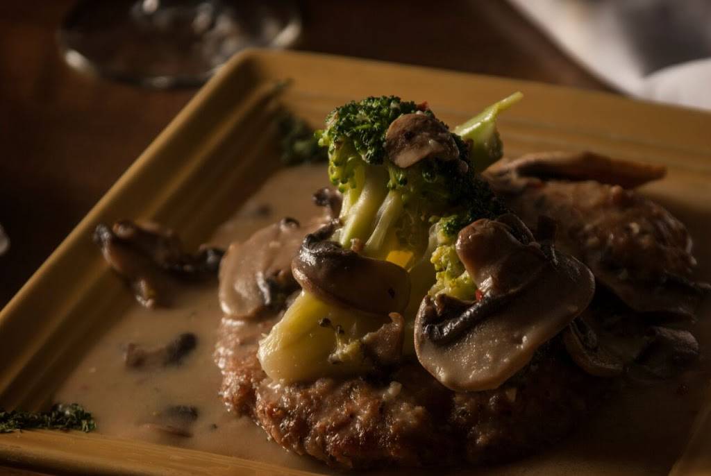 Mungos Italian Eatery | restaurant | 100 E Main St, Collinsville, IL 62234, USA | 6186326864 OR +1 618-632-6864