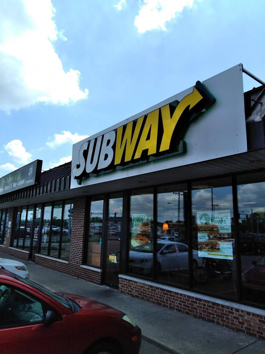 Subway | restaurant | 145 E Pershing Rd, Decatur, IL 62526, USA | 2178750885 OR +1 217-875-0885