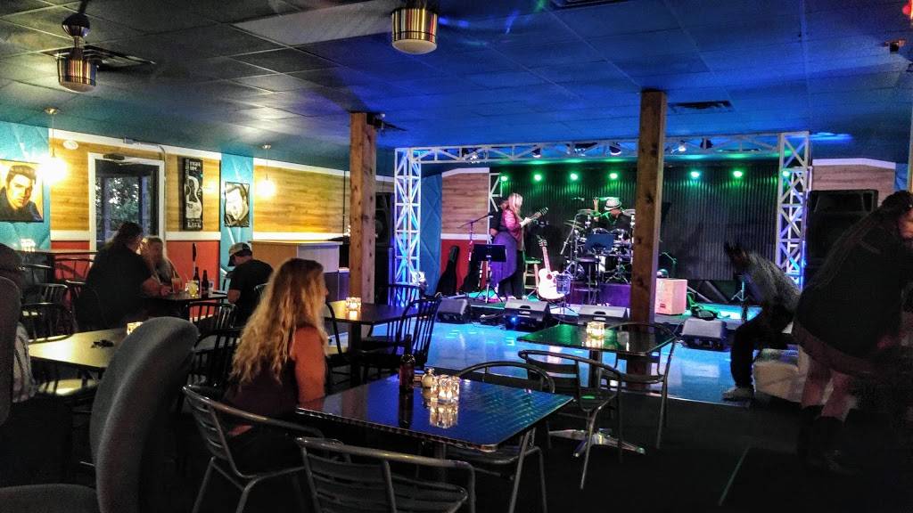 Hotshotz Bar & Grill | restaurant | 1208 S Lowry St, Smyrna, TN 37167, USA | 6292558296 OR +1 629-255-8296