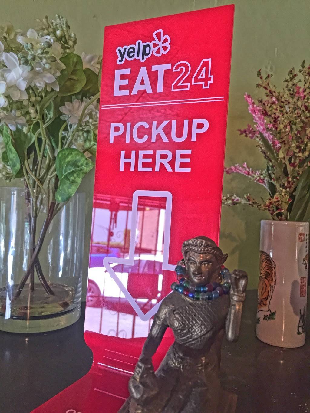 Pho Sriracha | restaurant | 5515 4th Ave S, Seattle, WA 98108, USA | 2067649528 OR +1 206-764-9528