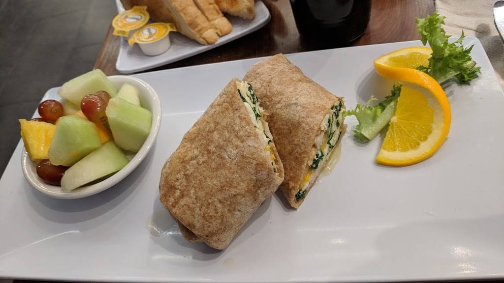 Breeze Bar & Grille | restaurant | 12401 International Dr, Orlando, FL 32821, USA | 4072385000 OR +1 407-238-5000