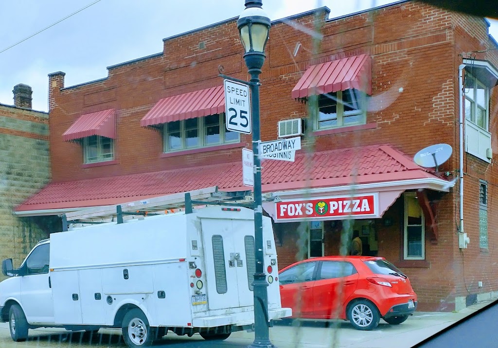 Foxs Pizza Den | restaurant | 710 Broadway Blvd, Pitcairn, PA 15140, USA | 4123726996 OR +1 412-372-6996
