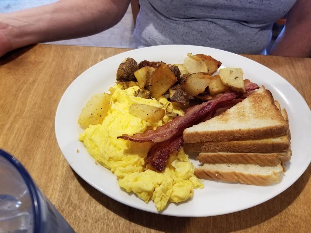 Bootsies - Restaurant | Bakery | General Store | restaurant | 1365 IL-3, Waterloo, IL 62298, USA | 6189390124 OR +1 618-939-0124