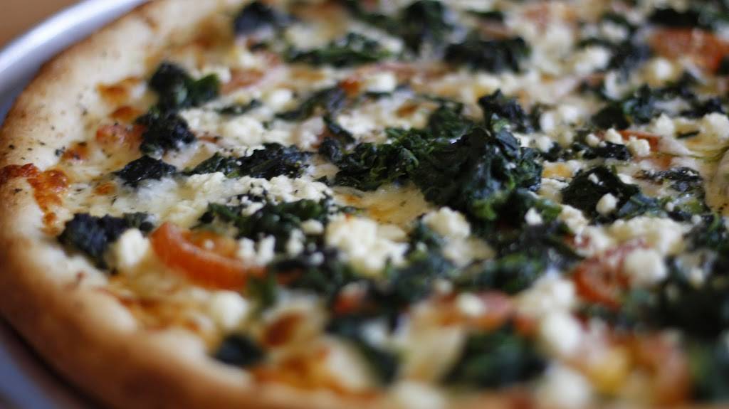 Green Mountain Pizza | restaurant | 17415 7th St Suite B, Montverde, FL 34756, USA | 4074692279 OR +1 407-469-2279