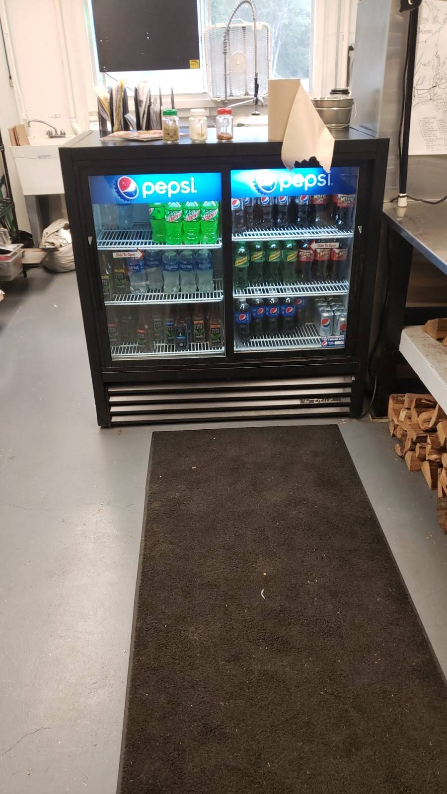 Woodfellas Pizza & Wings | restaurant | 22 Bayview Ave, Stonington, CT 06378, USA | 8607159663 OR +1 860-715-9663