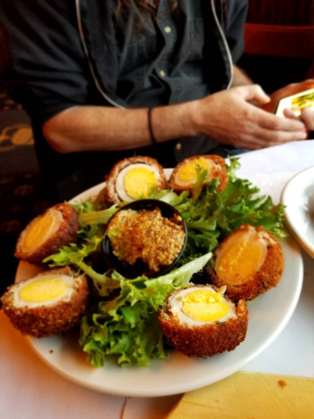 Rickys English Pub | restaurant | 151 E State St, Salem, OH 44460, USA | 3303322825 OR +1 330-332-2825