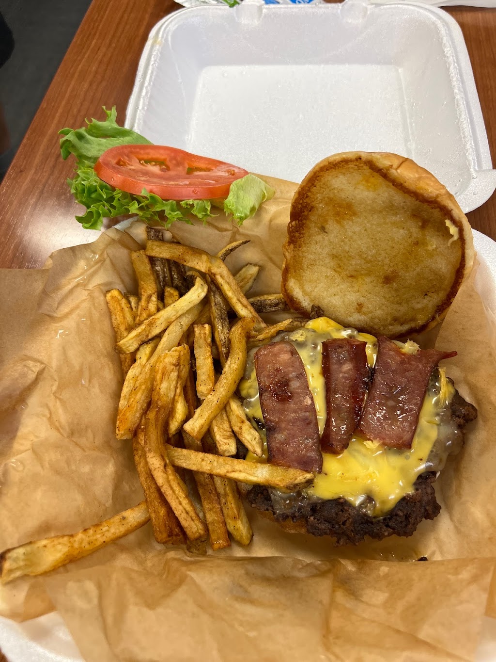 Mellards Mug Shots | restaurant | 3837 S Seneca St, Wichita, KS 67217, USA | 3162397053 OR +1 316-239-7053