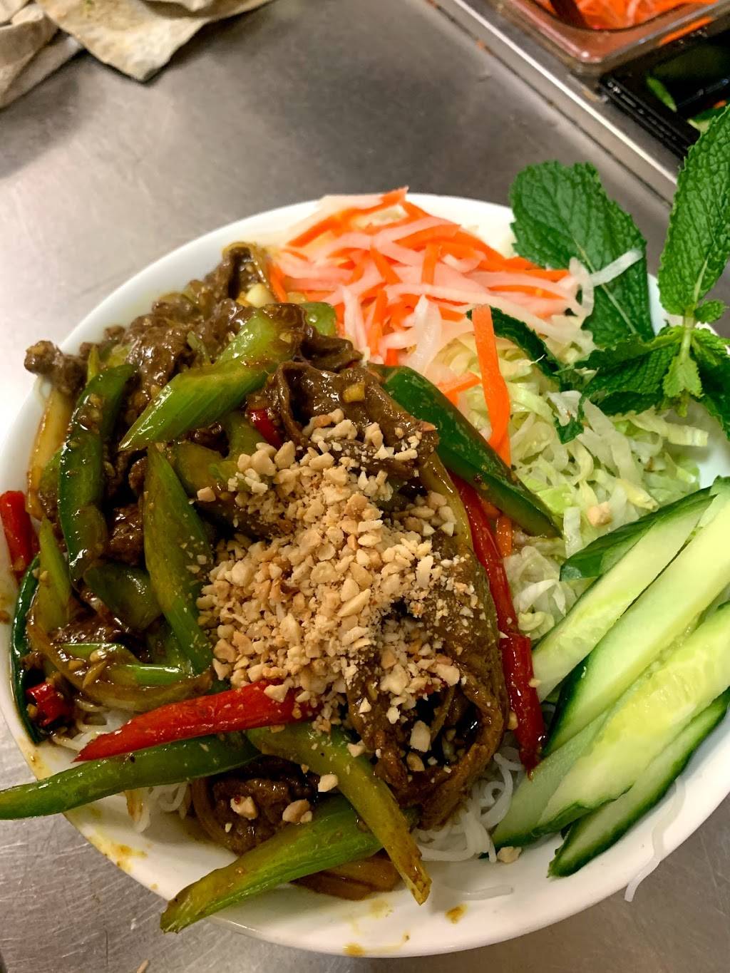 Lé Vu Authentic Vietnamese | restaurant | 1580 Dundas St E, Mississauga, ON L4X 1L4, Canada | 9052765888 OR +1 905-276-5888