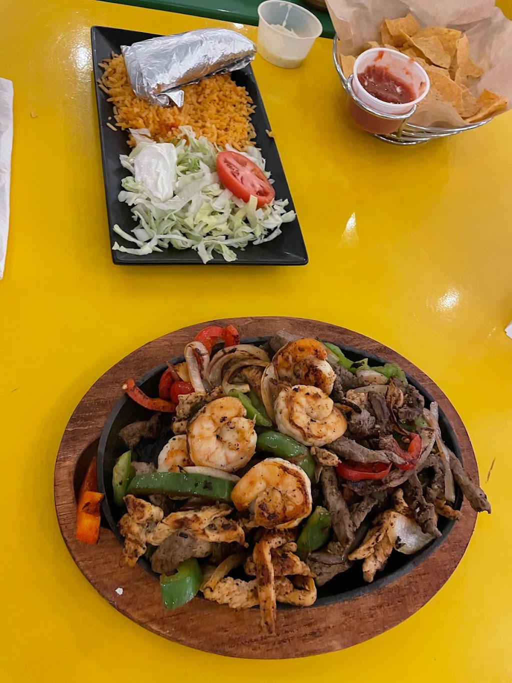 Juans Rooftop & Cantina | restaurant | 11 W Broad St, Richmond, VA 23220, USA | 8043622626 OR +1 804-362-2626