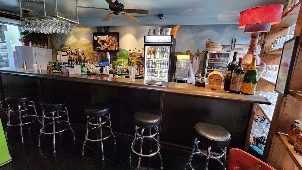 Monjunis Italian Cafe & Grocery | restaurant | 711 Jefferson Hwy #4a, Baton Rouge, LA 70806, USA | 2252311595 OR +1 225-231-1595