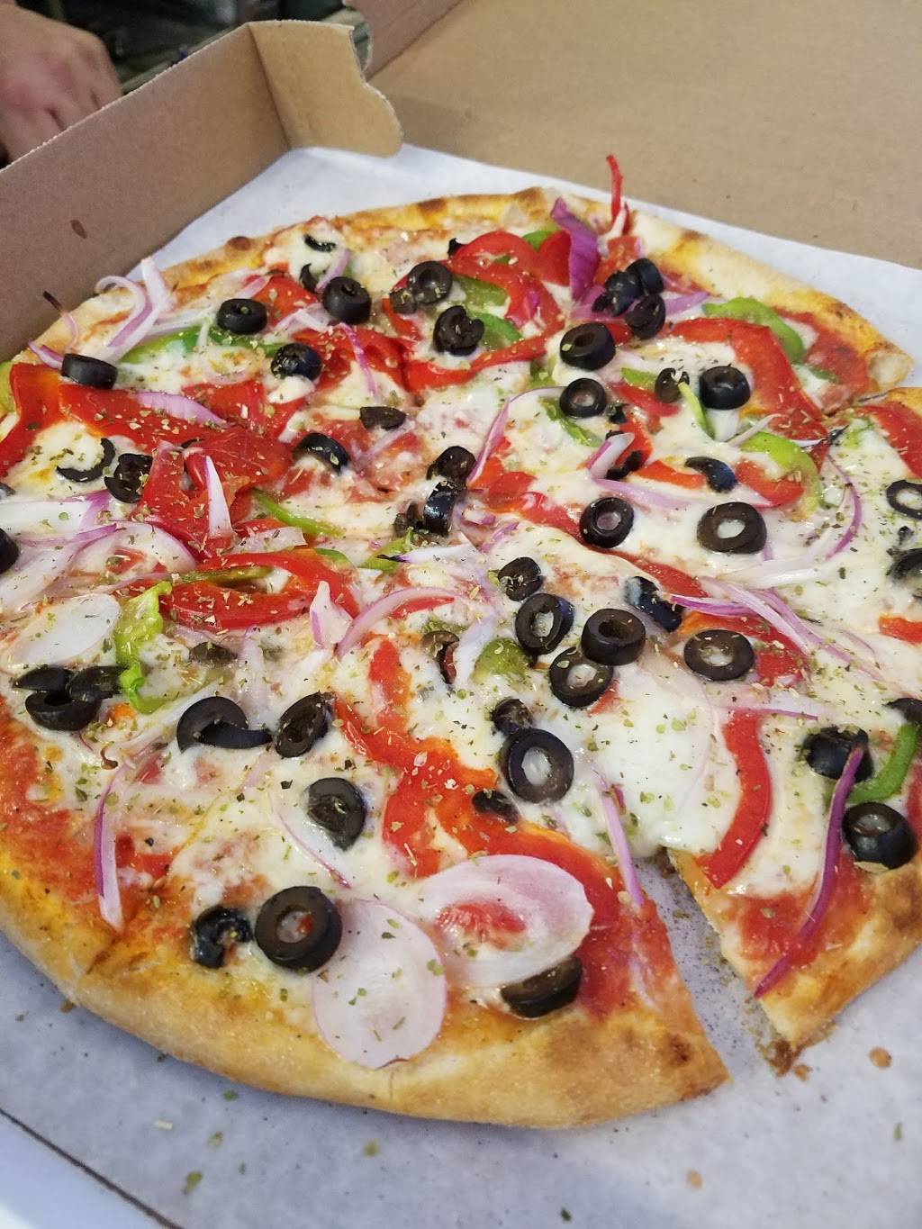 Creations Pizza | restaurant | 193 Main St, Farmingdale, NY 11735, USA | 5165868156 OR +1 516-586-8156