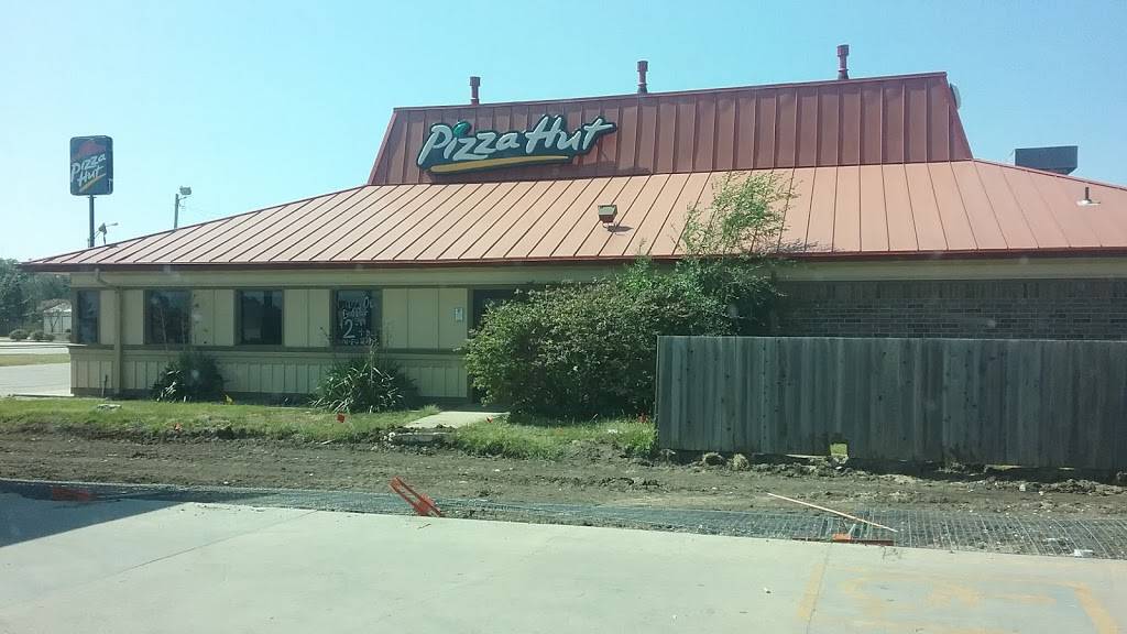 Pizza Hut | meal delivery | 720 E Lincoln Blvd, Hesston, KS 67062, USA | 6203272533 OR +1 620-327-2533