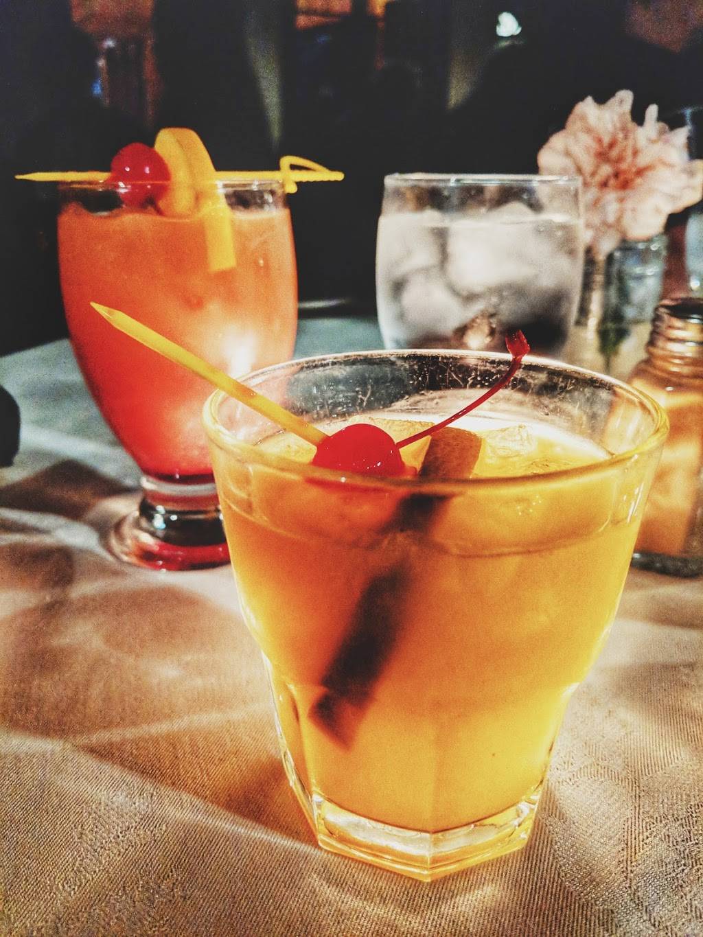 Chemong Lodge | restaurant | 764 Hunter St, Bridgenorth, ON K0L 1H0, Canada | 7052928435 OR +1 705-292-8435